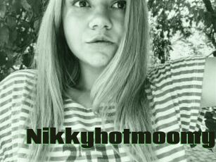 Nikkyhotmoomy